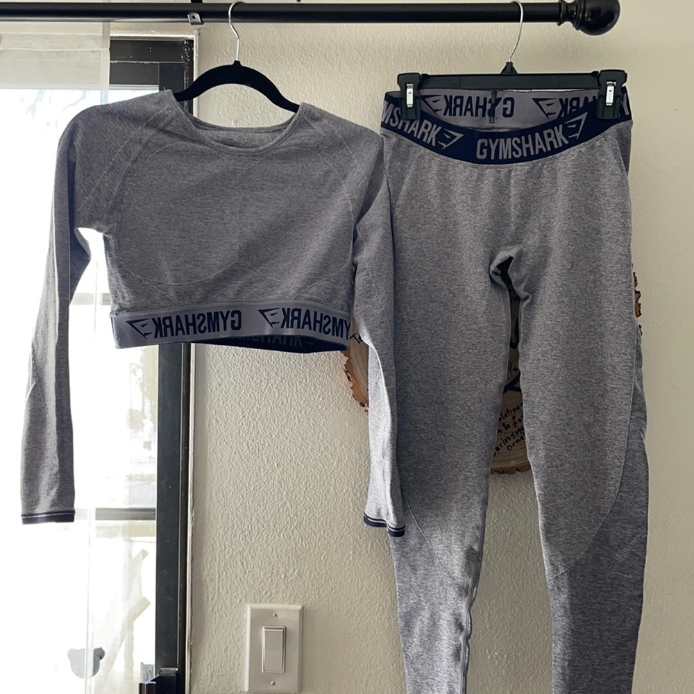 Gymshark set/bundle with crop top and leggings
